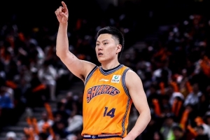 媒体人：李弘权是为数不多在国家队和回到联赛后都表现优异的球员