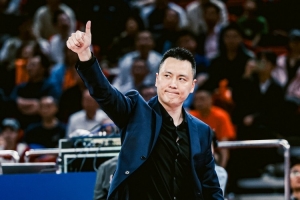卢伟:常规赛第一阶段我们边打边磨合 让外援尽快地融入我们